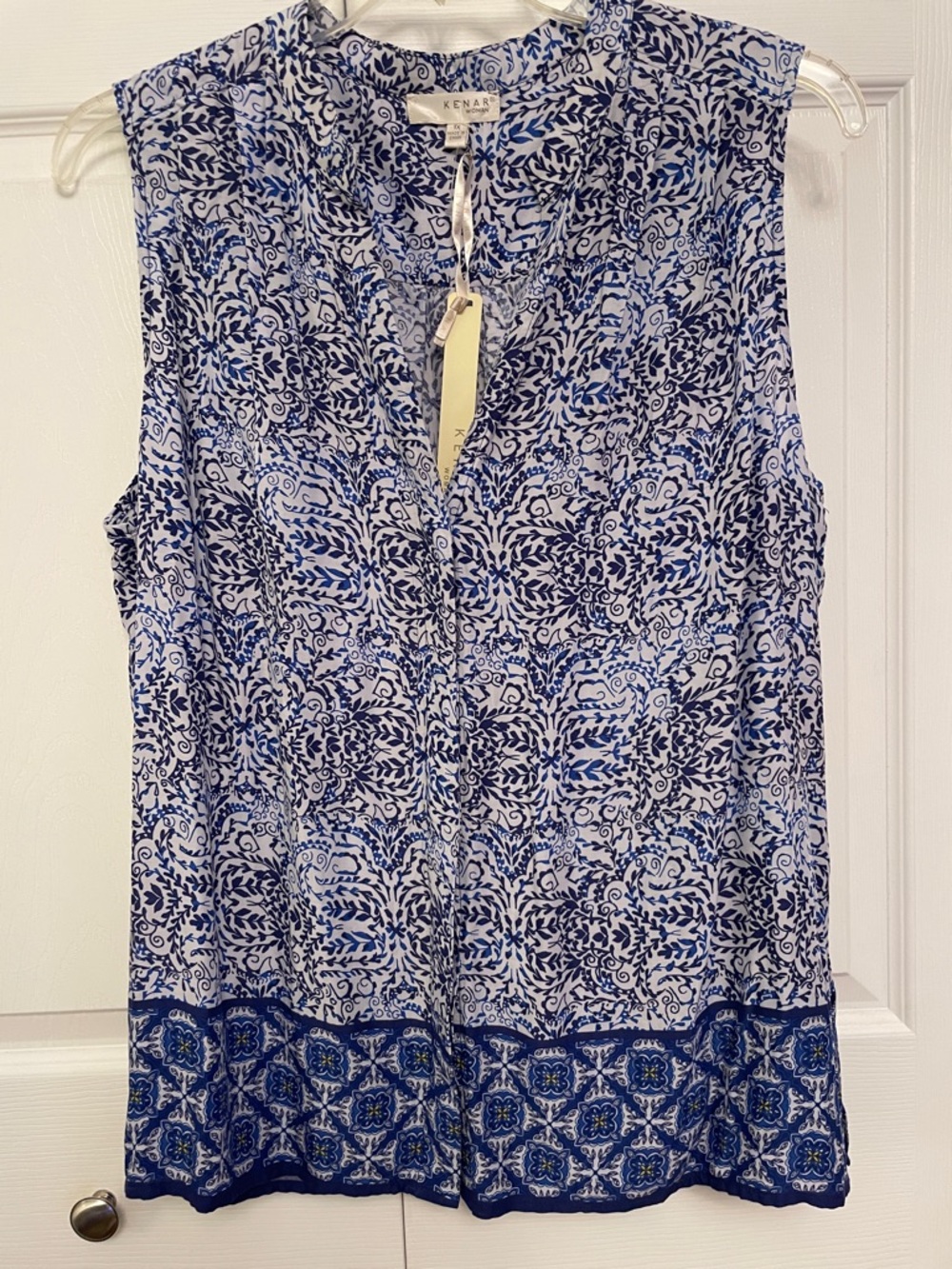 NWT KENAR WOMAN 1X Sleeveless Button Down Blouse Vine & Geometric Hem Pattern